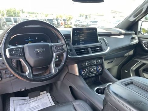 Used 2023 Chevrolet Suburban Z71 w/ Luxury Package AWD/4WD image 19