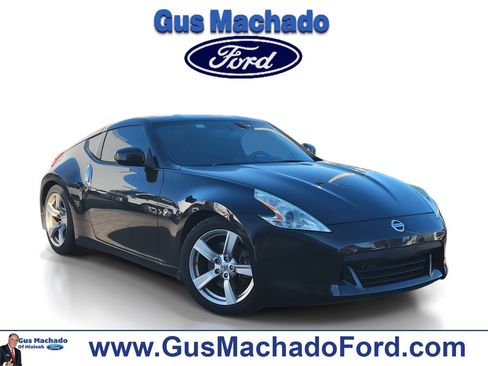 Used 2010 Nissan 370Z Touring image 1