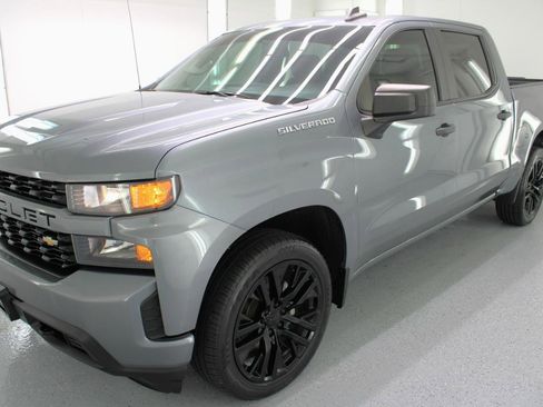 Used 2020 Chevrolet Silverado 1500 Custom w/ Custom Value Package image 5