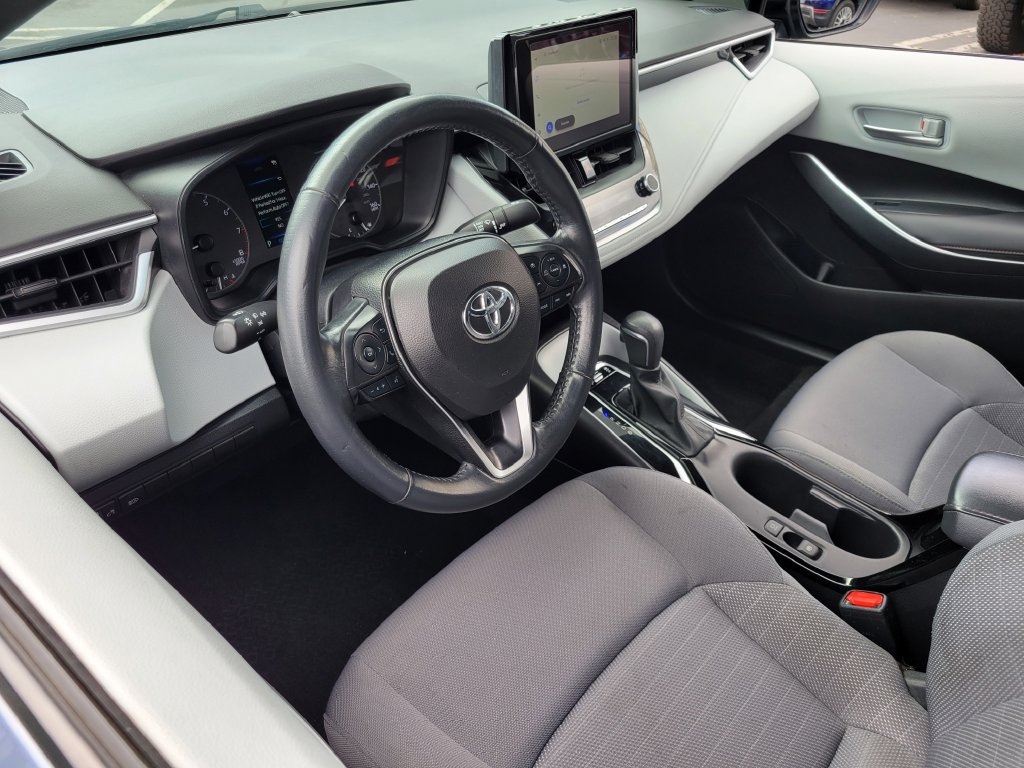 Used 2023 Toyota Corolla SE w/ SE Premium Package FWD image 3