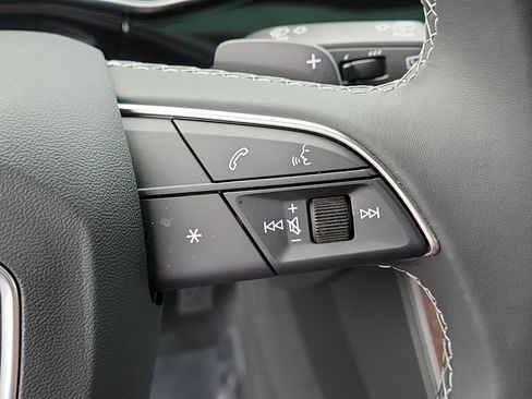 Used 2025 Audi Q8 Premium Plus AWD/4WD image 31