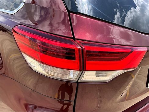 Used 2017 Toyota Highlander XLE FWD image 29