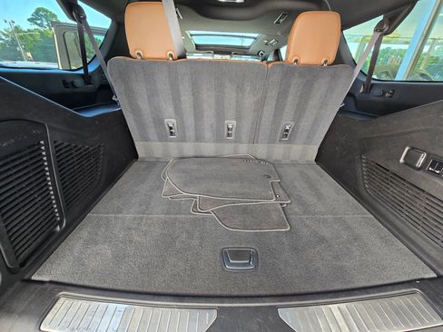 Used 2021 Chevrolet Suburban High Country image 21