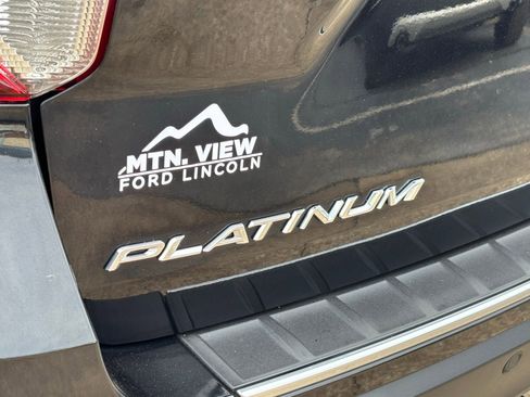 Used 2020 Ford Explorer Platinum w/ Premium Technology Package image 14