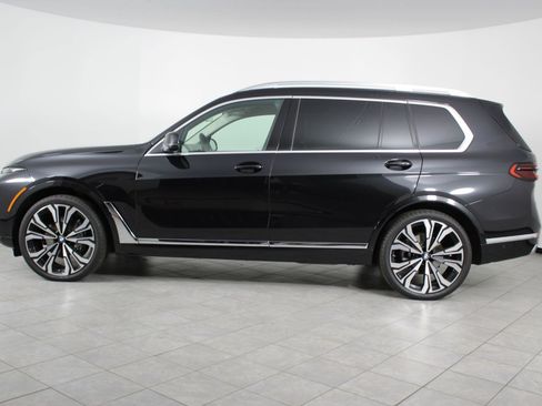 Used 2025 BMW X7 xDrive40i w/ Executive Package image 2