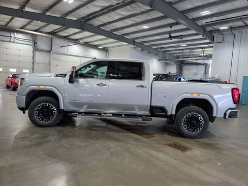 Used 2023 GMC Sierra 2500 Denali AWD/4WD image 5