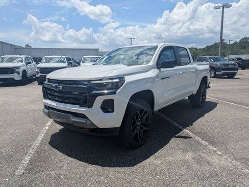 New 2025 Chevrolet Colorado Z71 w/ Technology Package AWD/4WD image 7