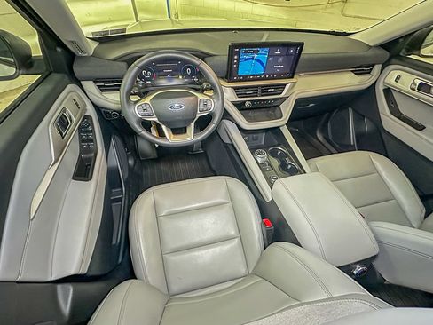 Used 2026 Ford Explorer Active w/ Active Comfort Package AWD/4WD image 12