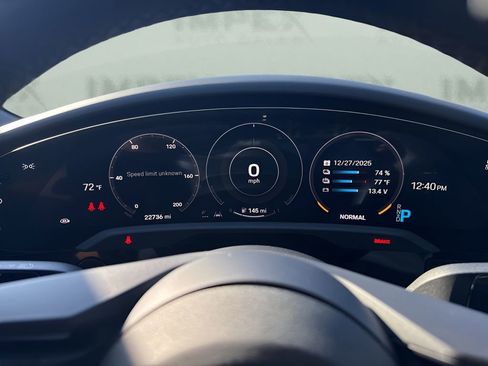 Used 2022 Porsche Taycan image 24