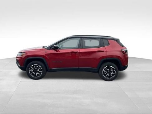 Used 2025 Jeep Compass Trailhawk AWD/4WD image 4