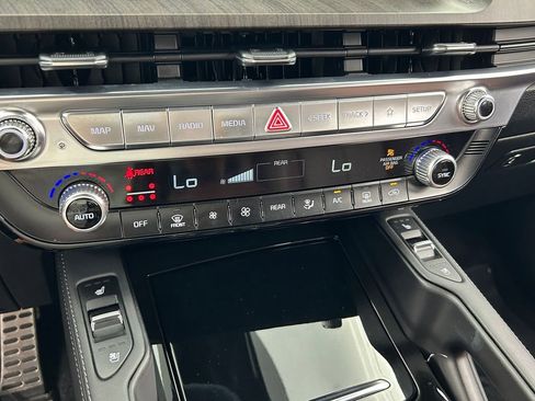 Used 2024 Kia Telluride SX image 31