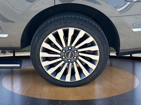 Used 2018 Lincoln Navigator Reserve w/ Technology Package AWD/4WD image 36