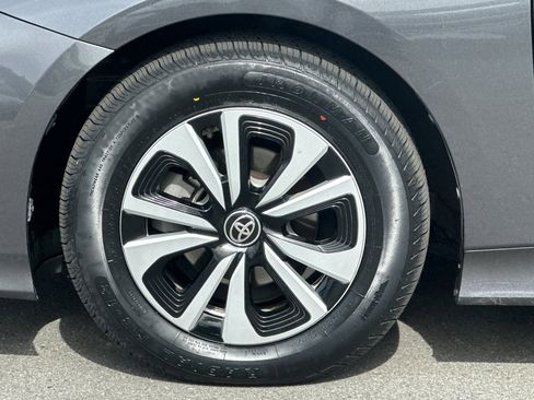 Used 2017 Toyota Prius Prime Premium image 11