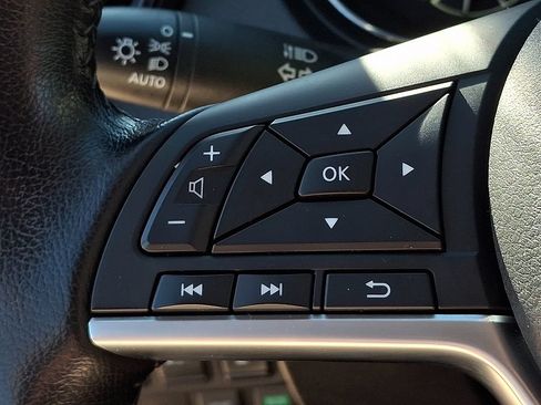 Used 2020 Nissan Rogue SV FWD image 20