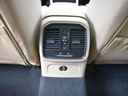 Used 2022 Porsche Macan AWD/4WD image 12