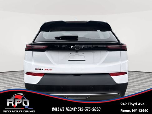 Used 2023 Chevrolet Bolt EUV Premier w/ Sun & Sound Package FWD image 4
