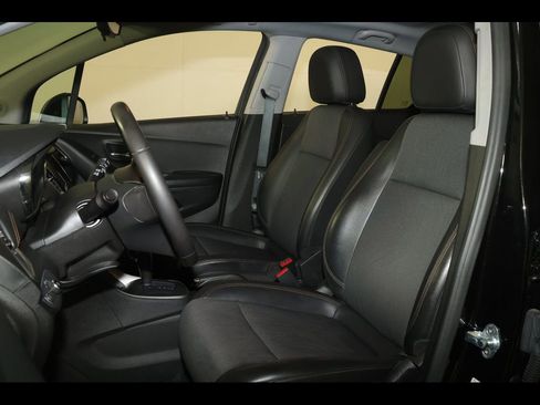 Used 2022 Chevrolet Trax LT w/ Driver Confidence Package image 13