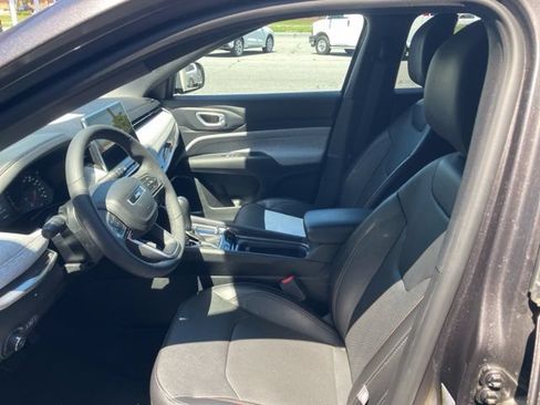 Used 2023 Jeep Compass Latitude AWD/4WD image 30
