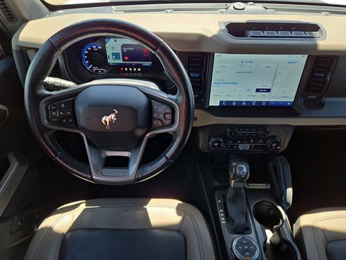 Used 2023 Ford Bronco Wildtrak AWD/4WD image 14