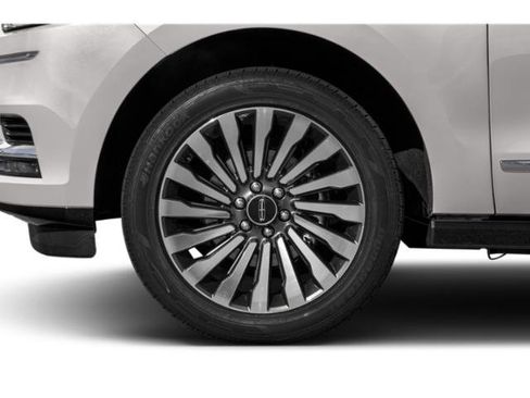 Used 2018 Lincoln Navigator Reserve w/ Technology Package AWD/4WD image 11