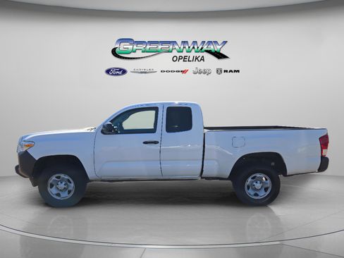 Used 2020 Toyota Tacoma SR image 4