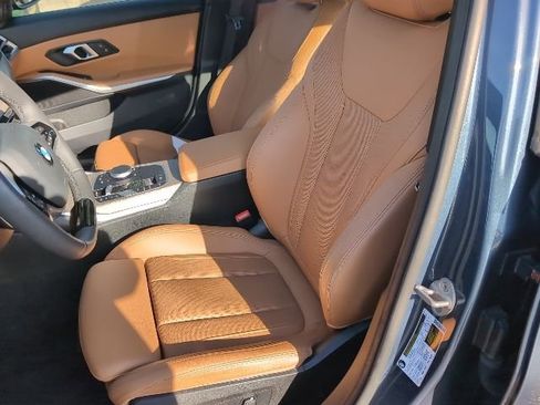 Used 2025 BMW 330i Sedan image 9