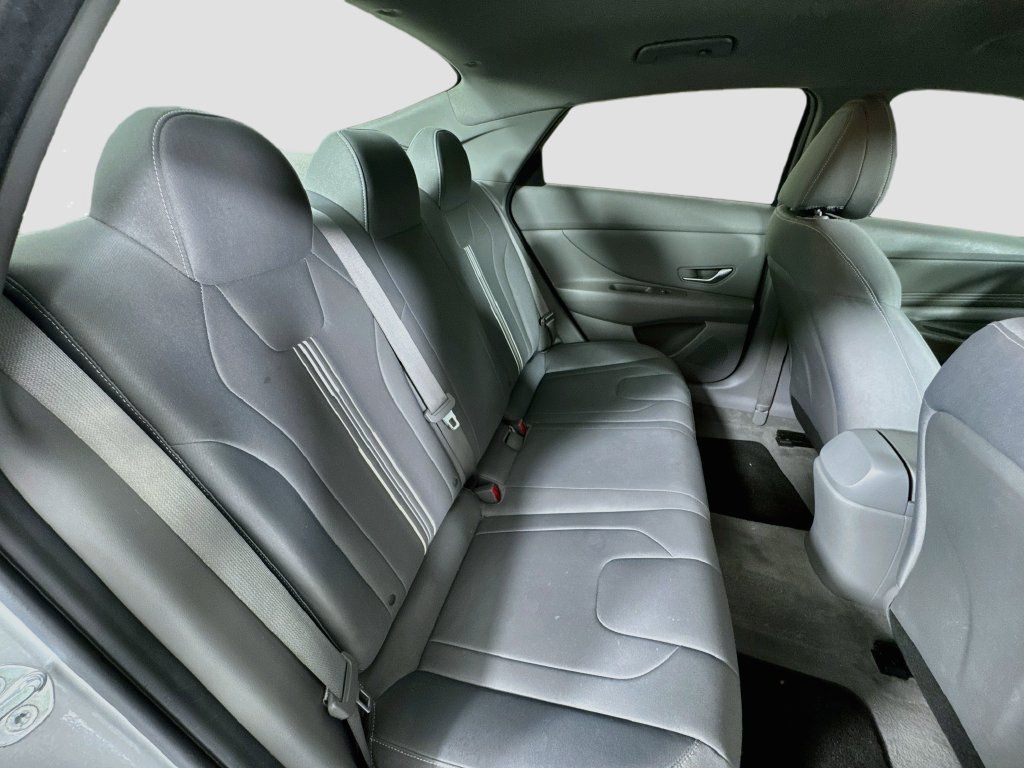 Used 2023 Hyundai Elantra SEL w/ Convenience Package FWD image 28