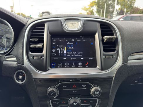 Used 2021 Chrysler 300 Touring w/ Sport Appearance Package image 31