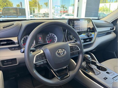 Used 2020 Toyota Highlander L FWD image 24