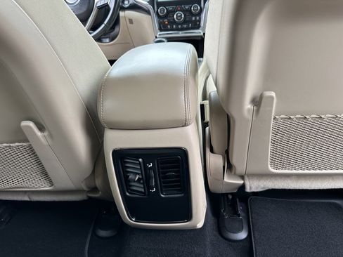 Used 2020 Jeep Grand Cherokee Laredo image 17