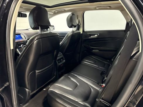Used 2019 Ford Edge Titanium w/ Equipment Group 301A AWD/4WD image 29