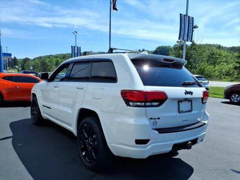Used 2017 Jeep Grand Cherokee Altitude AWD/4WD image 5