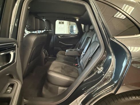 Used 2020 Porsche Macan AWD/4WD image 19