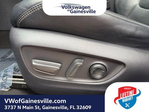 Used 2019 Toyota RAV4 XLE Premium image 16