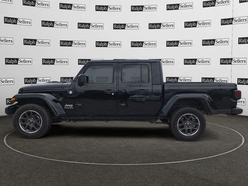 Used 2023 Jeep Gladiator Overland AWD/4WD image 3