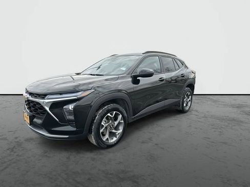 Used 2025 Chevrolet Trax LT image 4