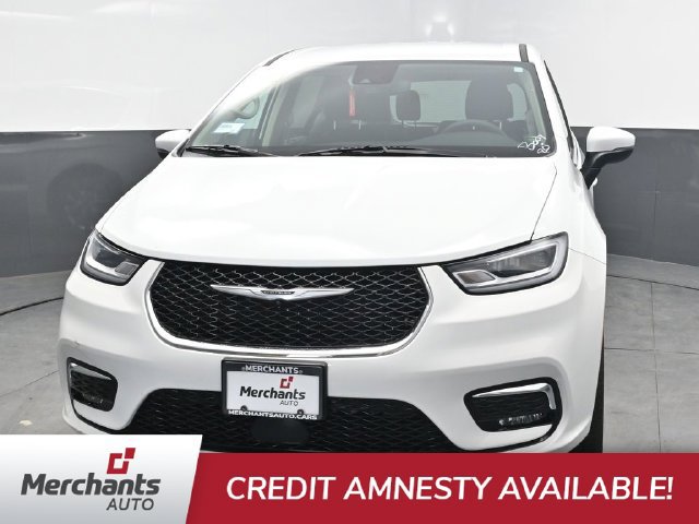 Used 2023 Chrysler Pacifica Touring-L AWD/4WD image 2