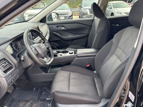 Used 2025 Nissan Rogue SV image 28