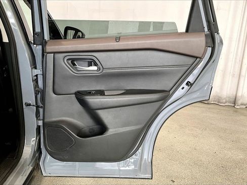 Used 2023 Nissan Rogue SL w/ SL Premium Package image 23