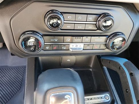 Used 2023 Ford Bronco Wildtrak image 15