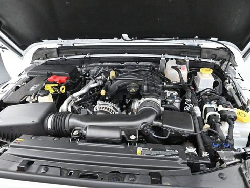 Used 2025 Jeep Gladiator Sport AWD/4WD image 29