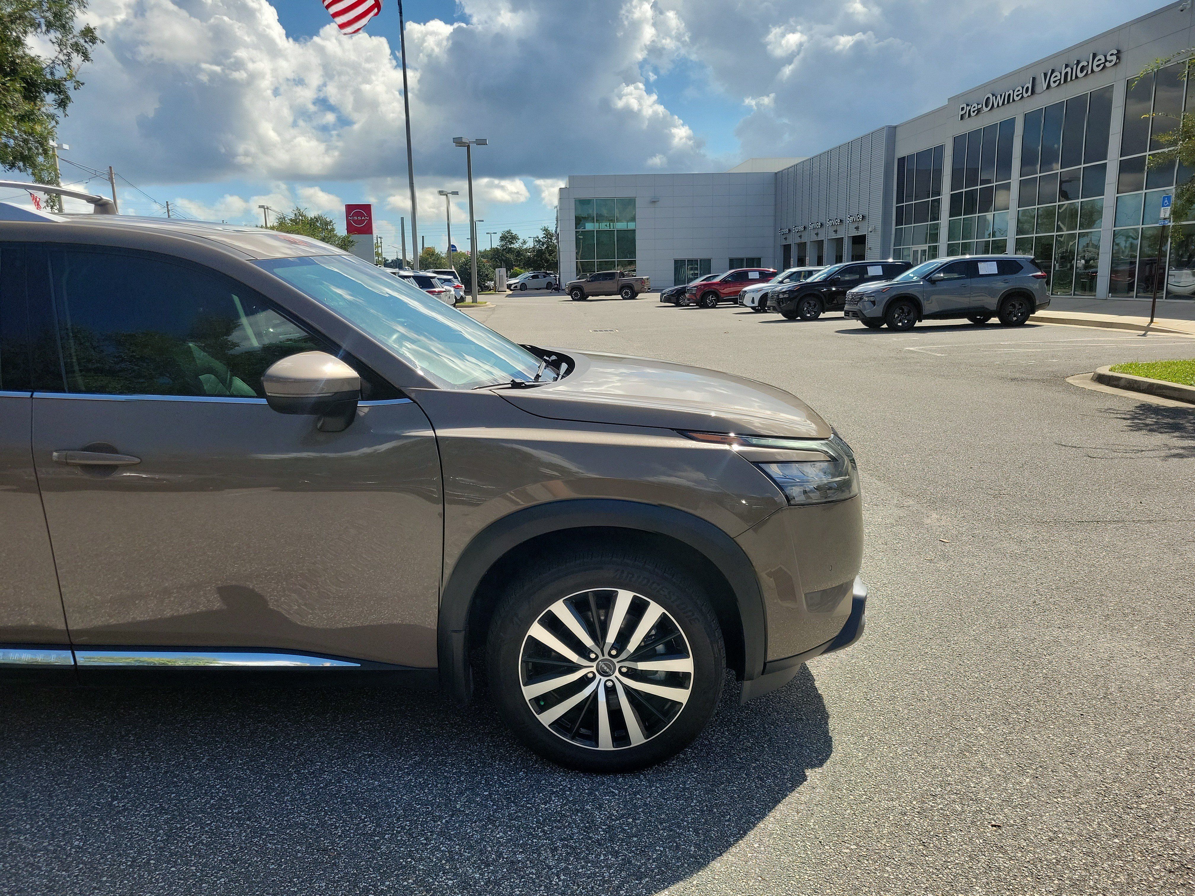 Used 2025 Nissan Pathfinder Platinum w/ Cargo Package AWD/4WD image 8