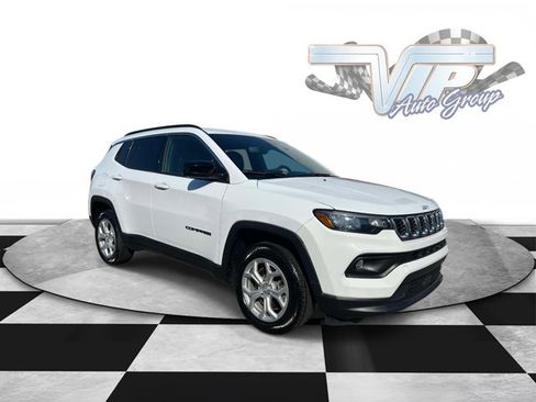 Used 2024 Jeep Compass Latitude image 1