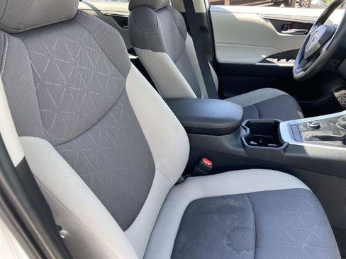 Used 2025 Toyota RAV4 XLE w/ Convenience Package image 24