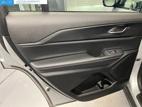 Used 2024 Jeep Grand Cherokee L Laredo image 50