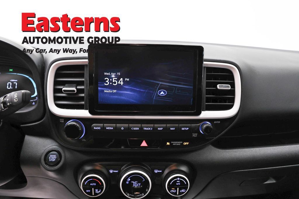 Used 2023 Hyundai Venue Limited FWD image 12