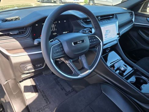 New 2026 Jeep Grand Cherokee Altitude image 10