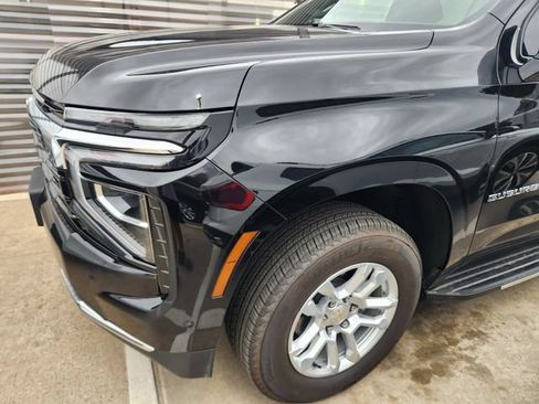 Used 2025 Chevrolet Suburban LS RWD image 7