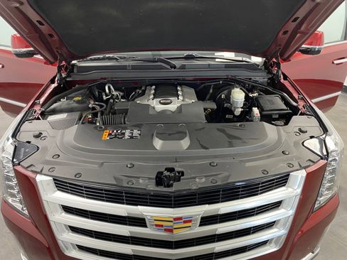Used 2019 Cadillac Escalade ESV Premium Luxury image 48