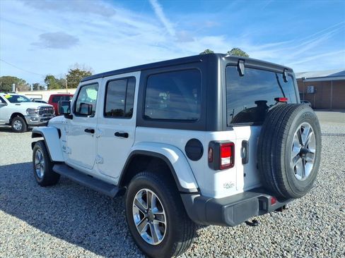 Used 2019 Jeep Wrangler Unlimited Sahara image 16